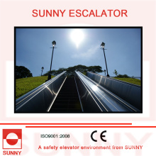 Durable Stainless Steel Panel Escalator with Anti-Lip Grooves, Sn-Es-D010